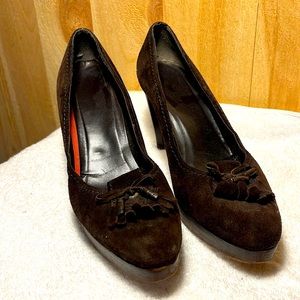 Stuart Weizmann women’s size 8.5 brown suede heels